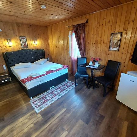 Hotel La Cristina à Sinaia Extérieur photo