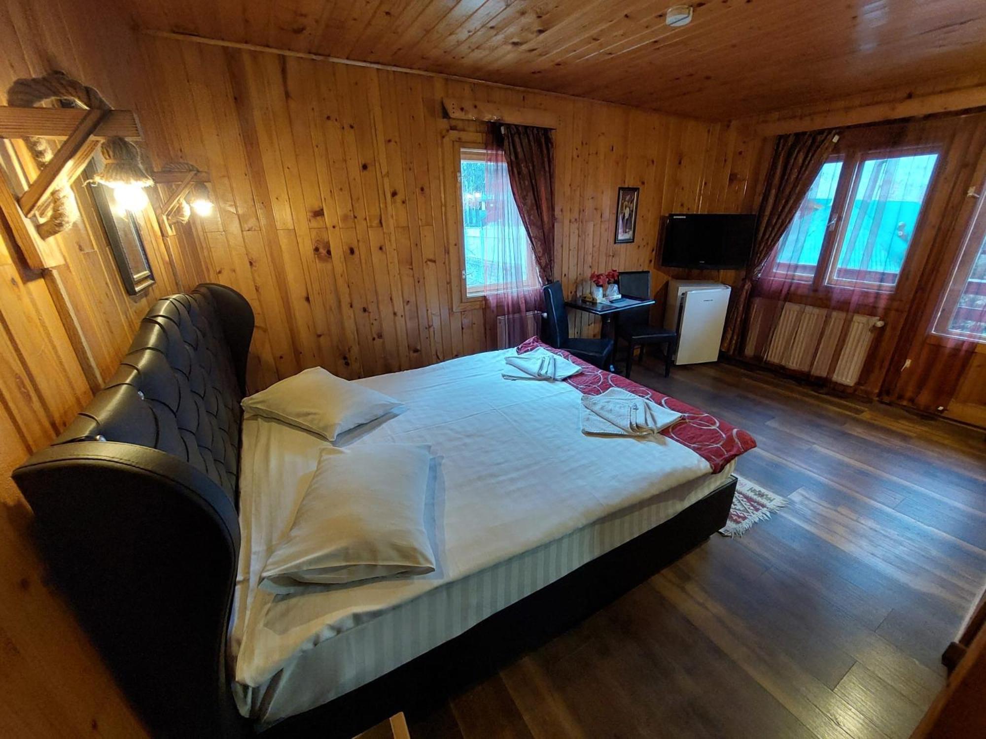 Hotel La Cristina à Sinaia Extérieur photo